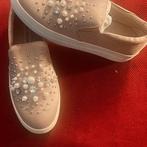 Women’s size 9.5 Pearl Studded sneaker. Mauve colored.